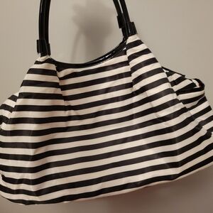 Striped bag, flat bottom, inside zipper pocket, wipeable, sturdy handles